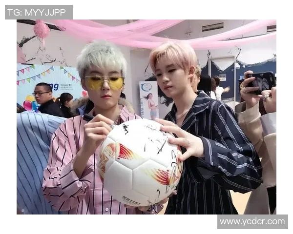 足球明星与女孩的梦幻睡衣时尚搭配展现青春活力与运动魅力 足球明星与女孩的梦幻睡衣时尚搭配展现青春活力与运动魅力