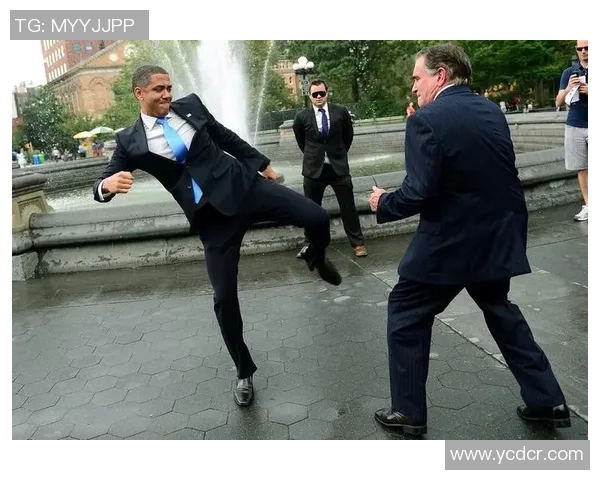 足球明星化身老者上演街头对决引发热议与争议 足球明星化身老者上演街头对决引发热议与争议